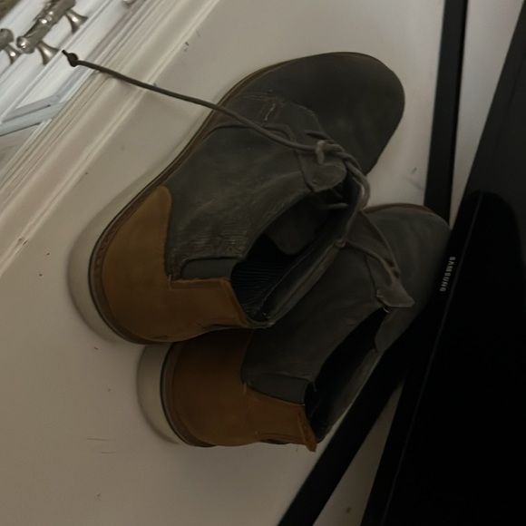 Men’s Shoes Size 11 - Picture 3 of 6